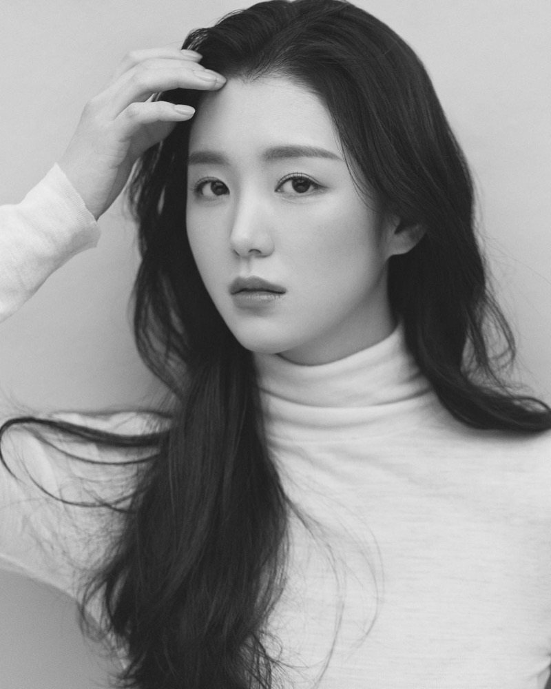 배우 백서이 흑백 프로필 컷