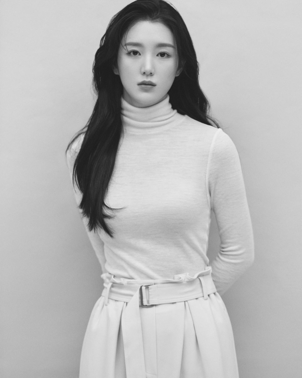 배우 백서이 전신 프로필 사진